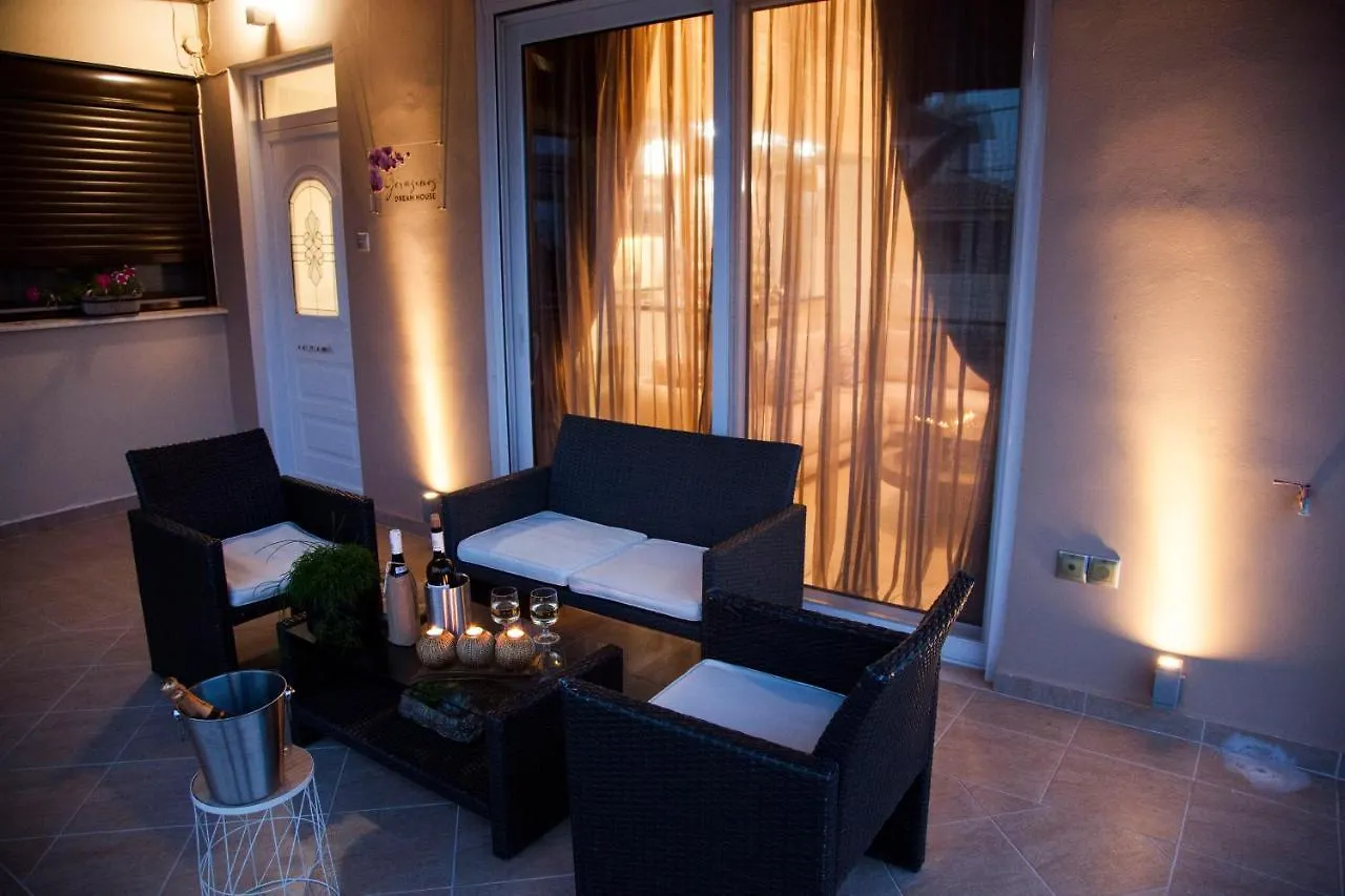 Gerasimos Dream House - 7 Minutes From The Airport Apartment Lakithra